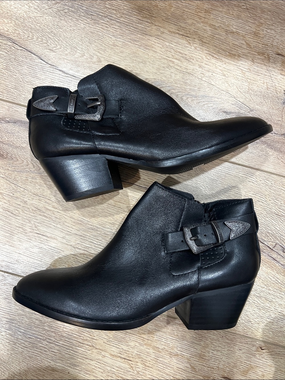 Steve Madden Cassie Black Leather Western Metal Buckle Anke Boots Size 7 NWOT